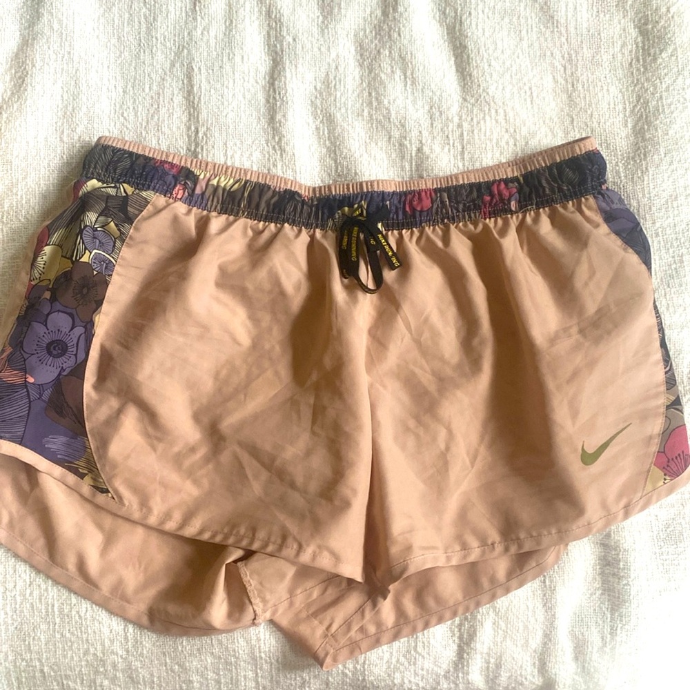 Nike Dry Fit Shorts Size XL Women’s